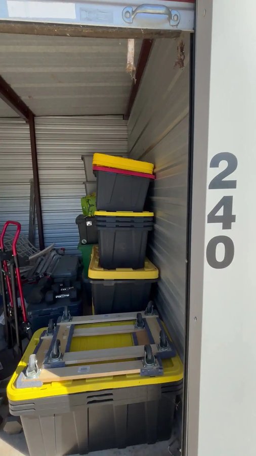 10x10 storage unit in Farmington, AR