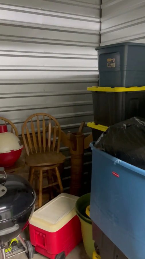 10x10 storage unit in Southgate, MI