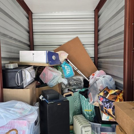 5 x 10 storage unit in Blades, DE