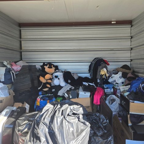 10 x 10 storage unit in Blades, DE