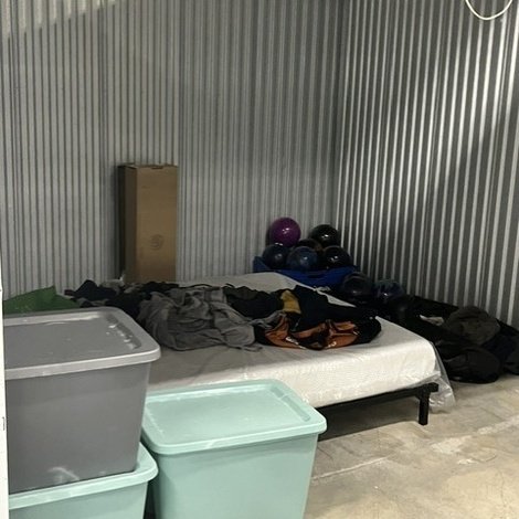 10 x 10 storage unit in Halethorpe, MD