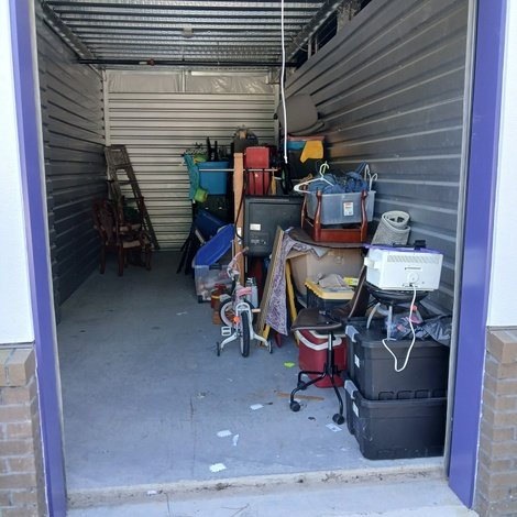 10 x 25 storage unit in Jacksonville, NC
