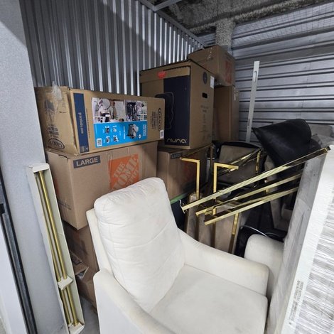 10 x 10 storage unit in Lawrence, MA