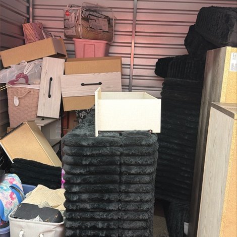 10 x 10 storage unit in Saint Paul, MN
