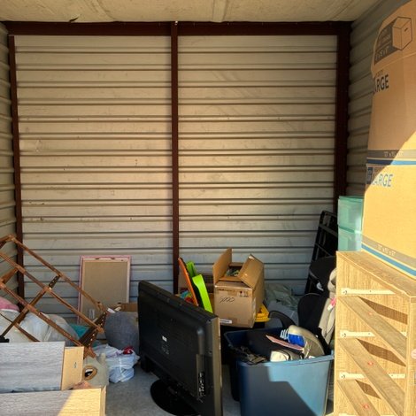 10 x 10 storage unit in Valdosta, GA