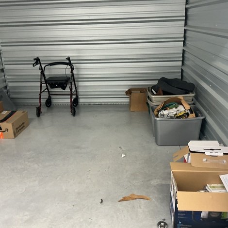 10 x 10 storage unit in Inwood, WV