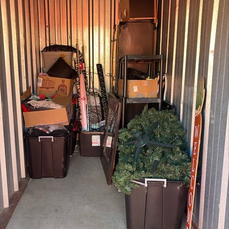 5 x 12 storage unit in Waterford, MI