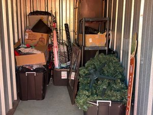 5 x 12 storage unit in Waterford, MI