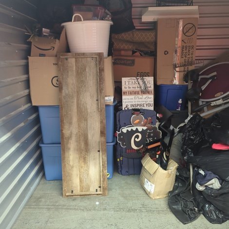 10 x 10 storage unit in Troy, MI