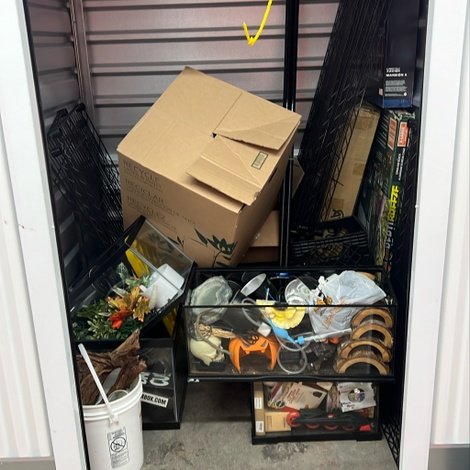 5 x 5 storage unit in Chicago, IL
