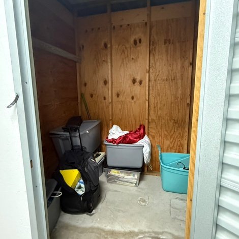 6 x 10 storage unit in Unknown, FL