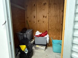 6 x 10 storage unit in Unknown, FL
