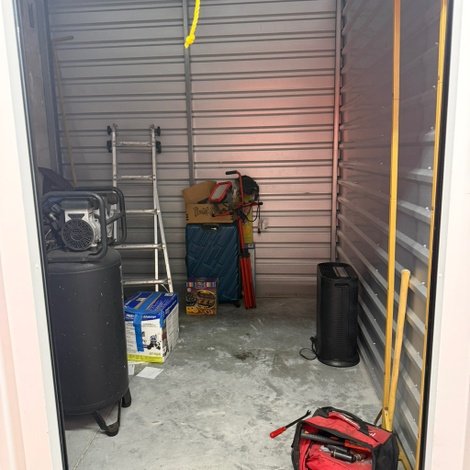 10 x 8 storage unit in West West Palm Beach, FL