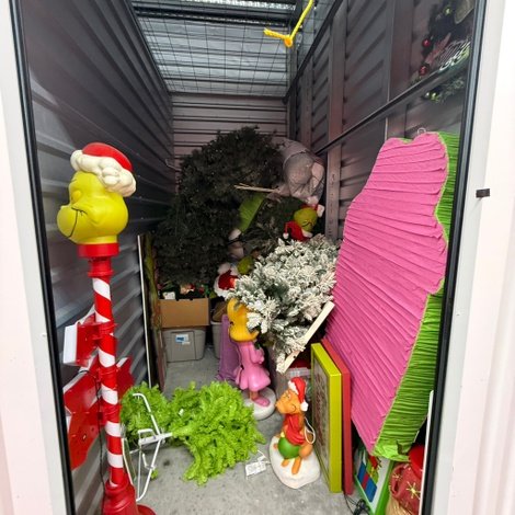 5 x 10 storage unit in West West Palm Beach, FL