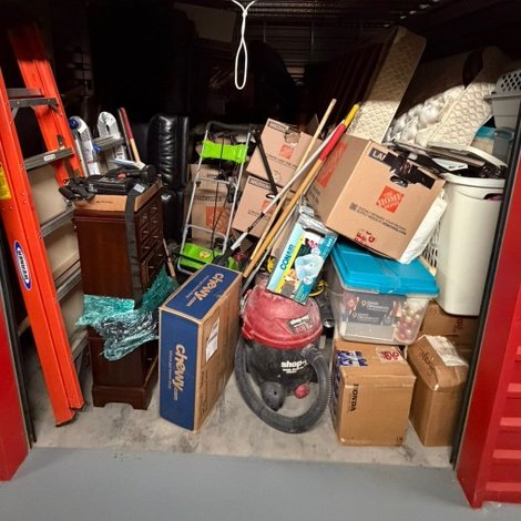 11 x 12 storage unit in Overland Park, KS