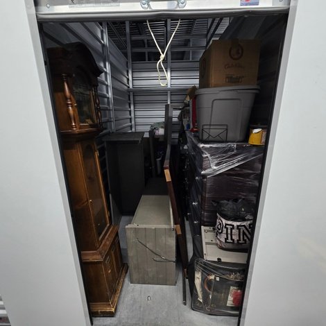 5 x 10 storage unit in Johnston, RI