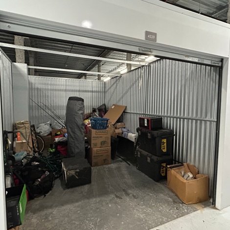 10 x 15 storage unit in Tampa, FL
