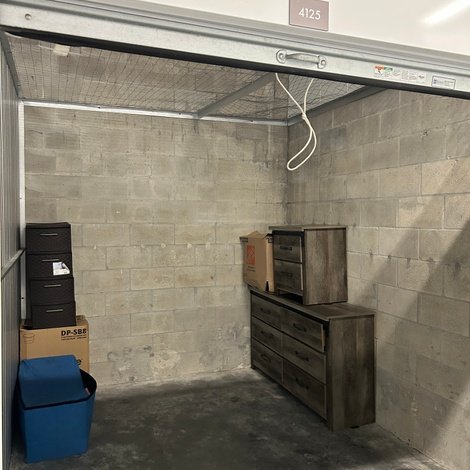 8 x 10 storage unit in Tampa, FL