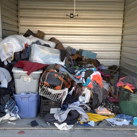 10 x 10 storage unit in Hanford, CA