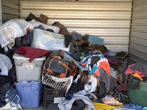 10 x 10 storage unit in Hanford, CA
