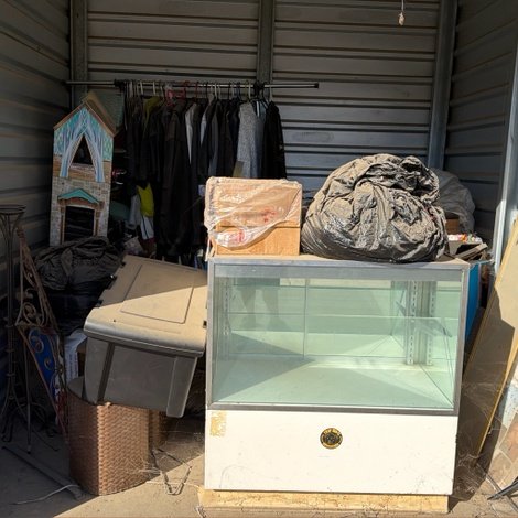 8 x 8 storage unit in Hanford, CA