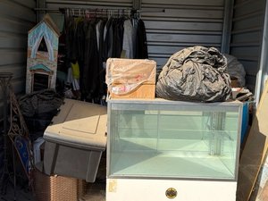 8 x 8 storage unit in Hanford, CA