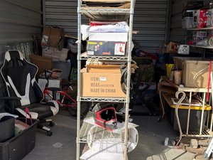 10 x 15 storage unit in Hanford, CA