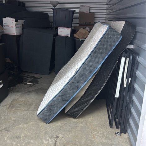 10 x 18 storage unit in Taylor, MI