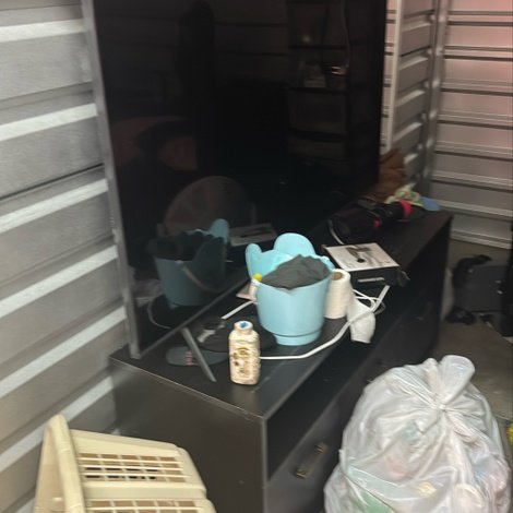 10 x 10 storage unit in Taylor, MI