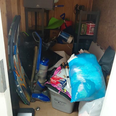 5 x 8 storage unit in Monroe, MI