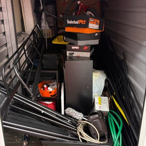 5 x 10 storage unit in Inkster, MI