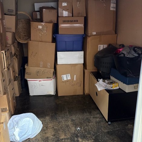 8 x 10 storage unit in Inkster, MI
