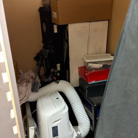 4 x 6 storage unit in Inkster, MI