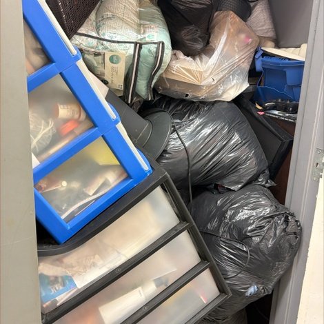 8 x 12 storage unit in Inkster, MI