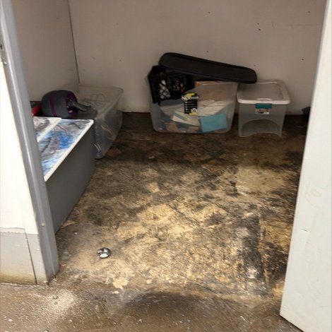 8 x 8 storage unit in Inkster, MI