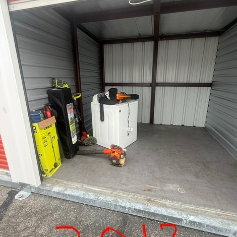 10 x 10 storage unit in Parma, OH