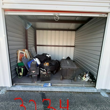 10 x 10 storage unit in Parma, OH