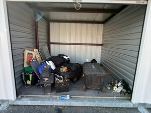 10 x 10 storage unit in Parma, OH