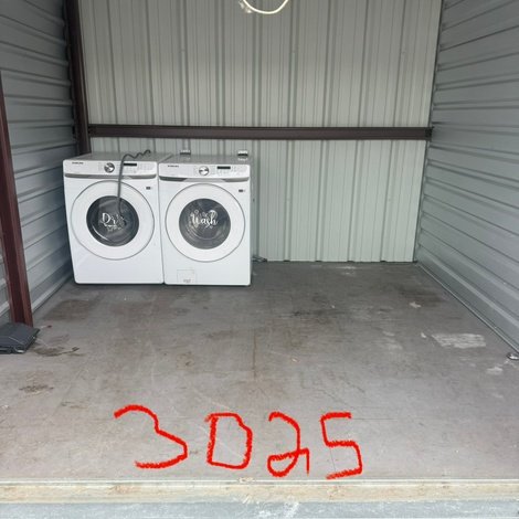 10 x 10 storage unit in Parma, OH