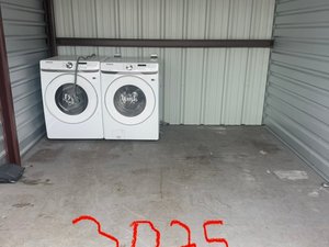 10 x 10 storage unit in Parma, OH