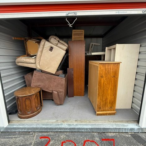 10 x 10 storage unit in Parma, OH