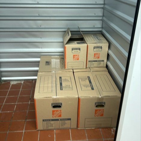 5 x 5 storage unit in Jennings, MO