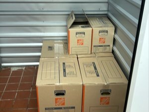 5 x 5 storage unit in Jennings, MO