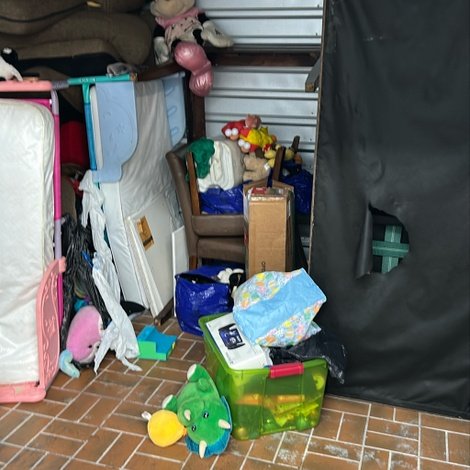 10 x 10 storage unit in Jennings, MO