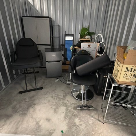 10 x 10 storage unit in Unknown, NC