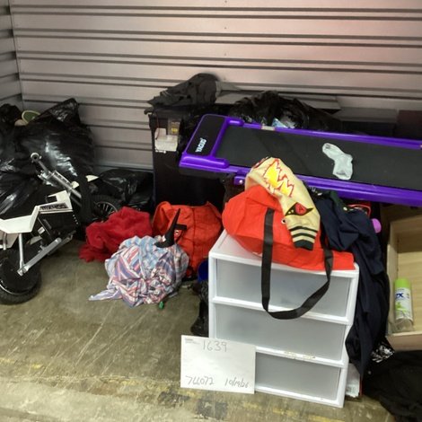 7 x 10 storage unit in North Randal, OH