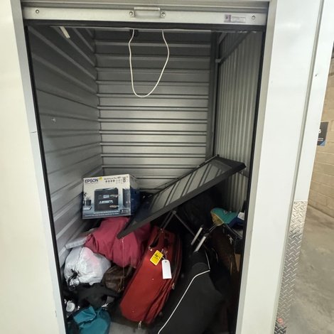 5 x 5 storage unit in Chatsworth, CA