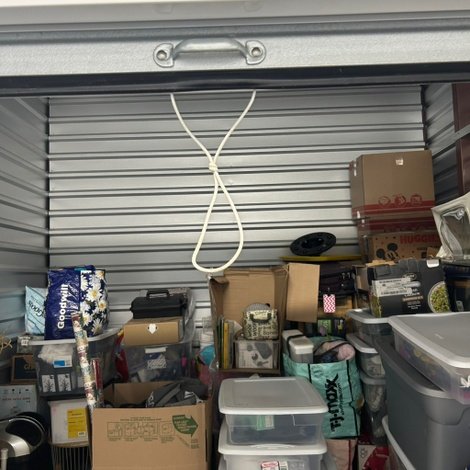 10 x 10 storage unit in Clinton, MD