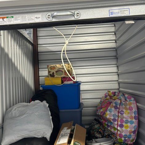 5 x 7 storage unit in Clinton, MD
