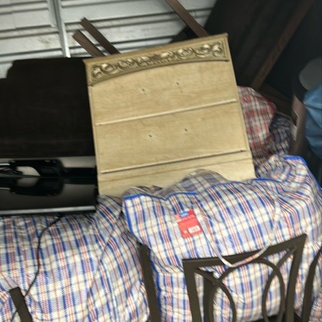 10 x 7 storage unit in Pontiac, MI